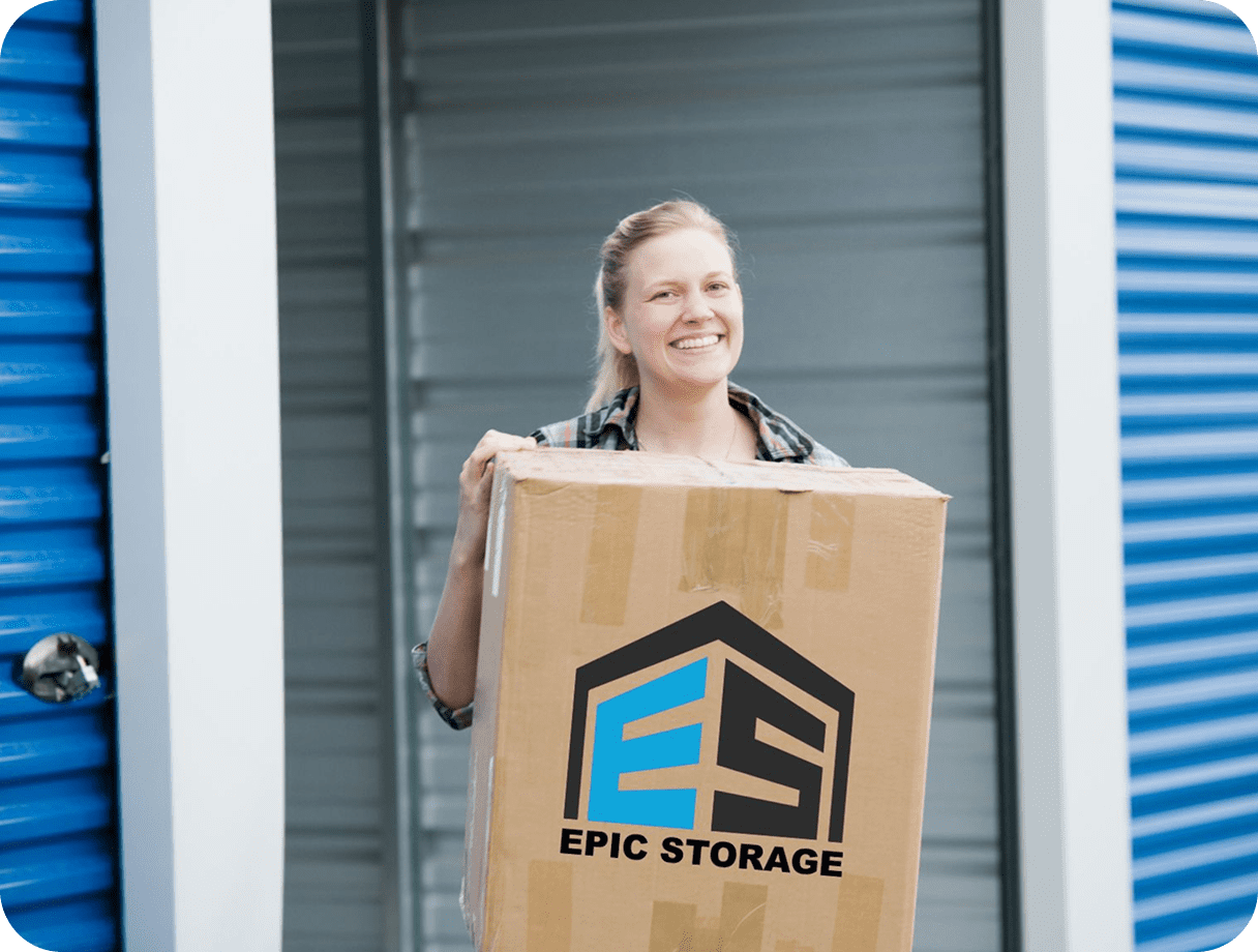 idea-sorage-img Person holding box in storage facility.